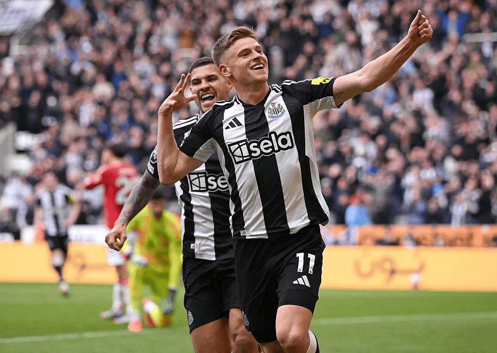 ios版下载包含纽卡斯尔迎欧冠关键赛；冲刺阶段强势反弹；气氛紧张；年轻球员得到机会的词条